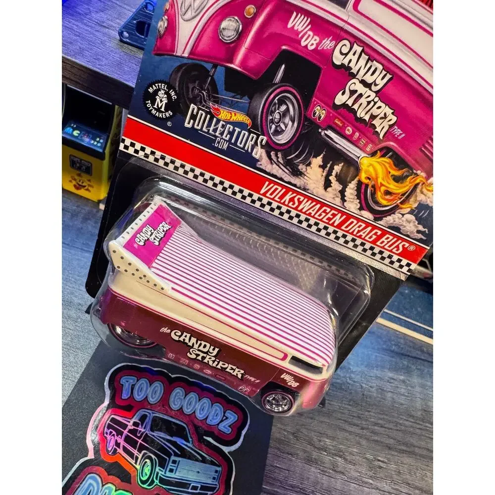 Hot Wheels RLC Volkswagen Drag Bus Candy Striper numbered 16663